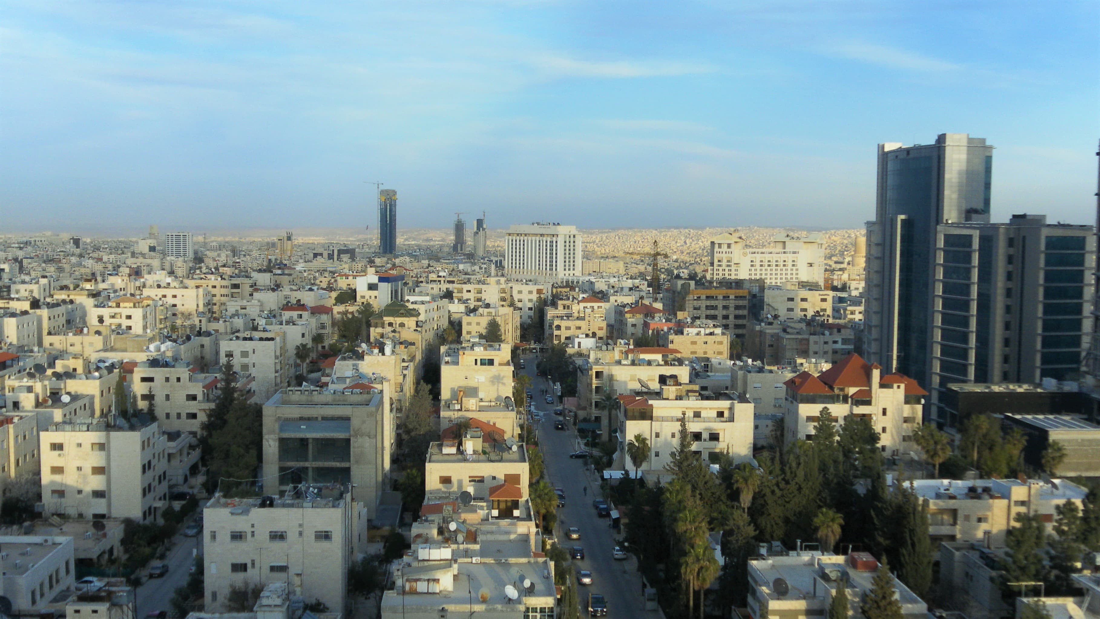 دليلك إلى أم أذينة: اكتشف أحد أرقى أحياء عمّان