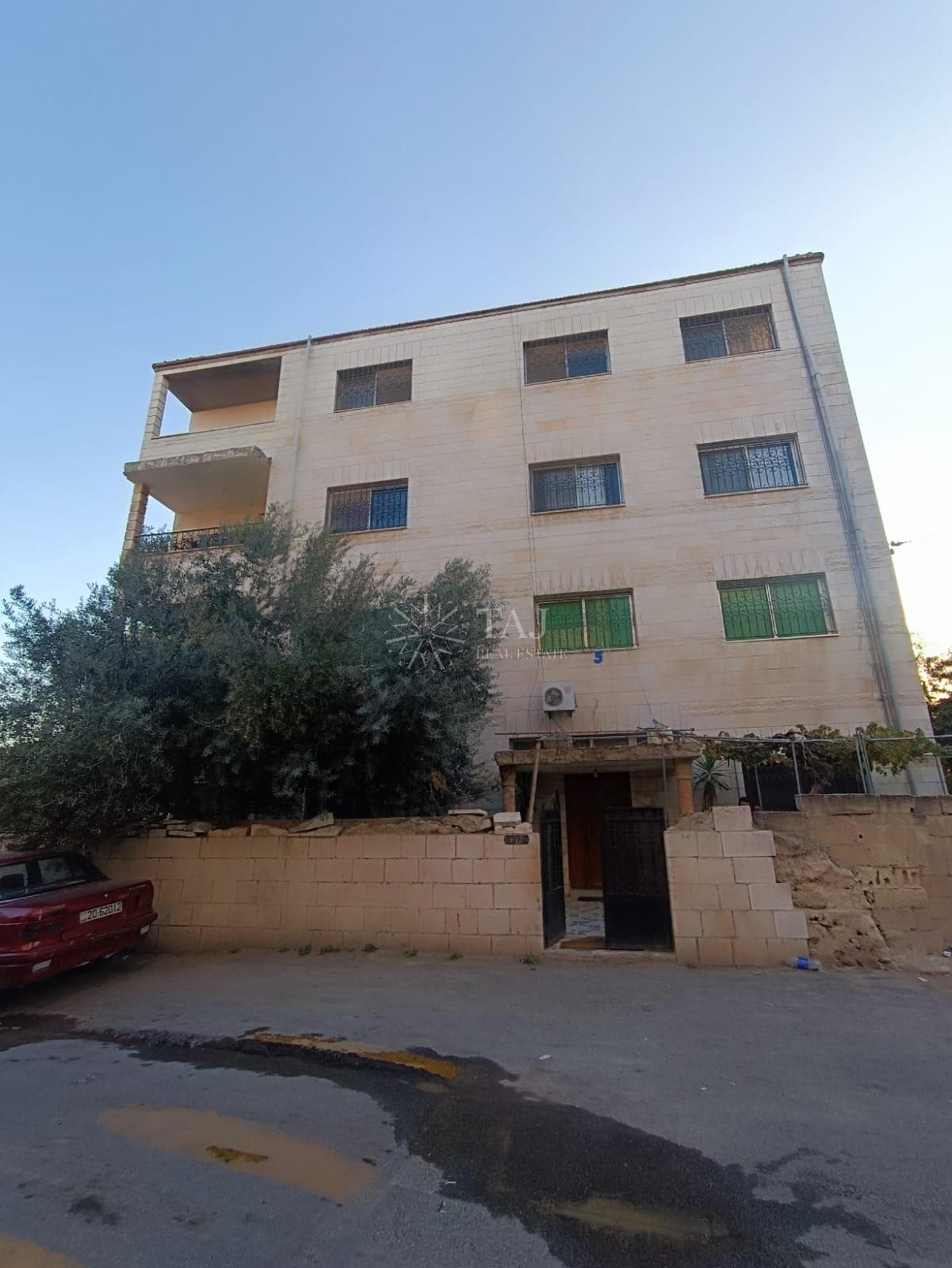 Property main image
